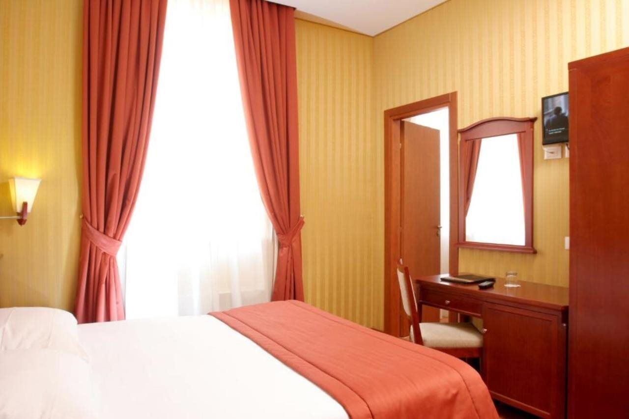 Augusta Lucilla Palace Roma Habitación foto